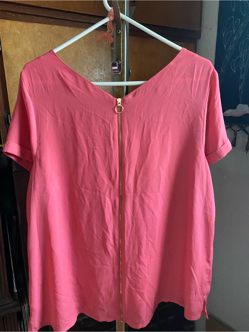 Women's Pink V-Neck Short Sleeve Top with Back Zip